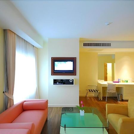Hip Hotel Бангкок Экстерьер фото