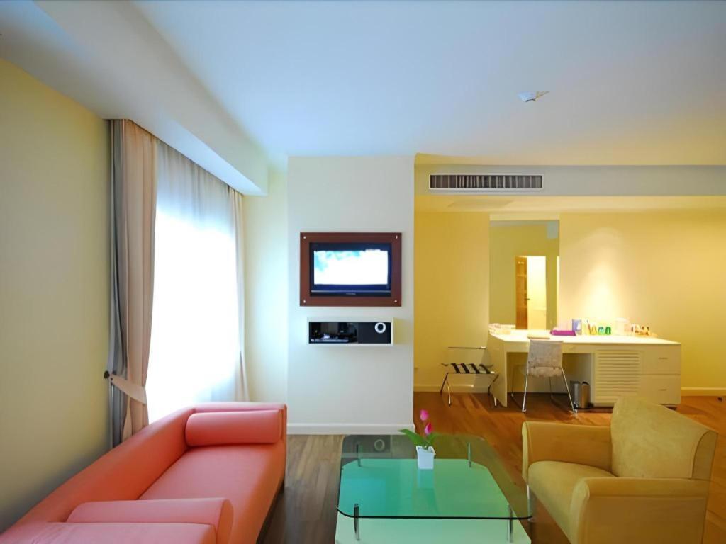 Hip Hotel Бангкок Экстерьер фото