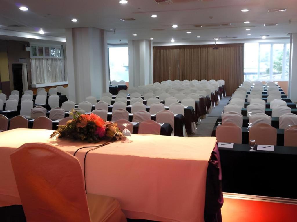 Hip Hotel Бангкок Экстерьер фото