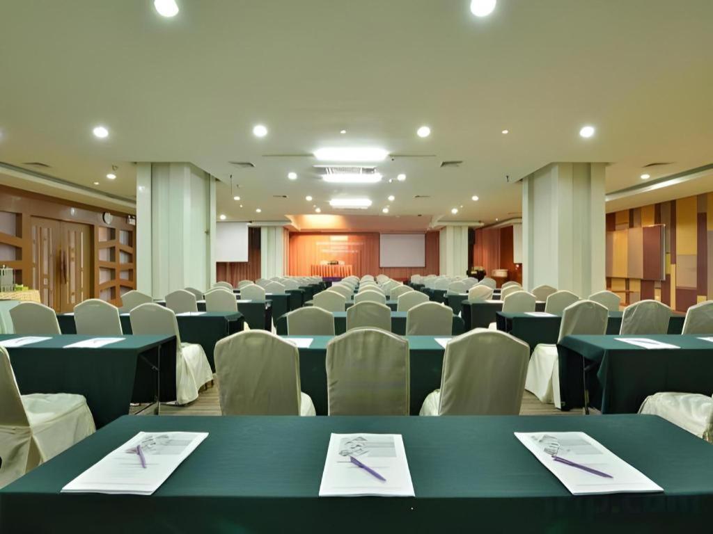Hip Hotel Бангкок Экстерьер фото