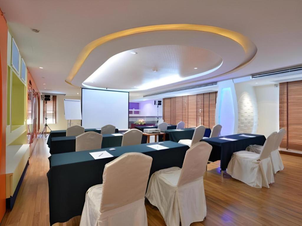 Hip Hotel Бангкок Экстерьер фото