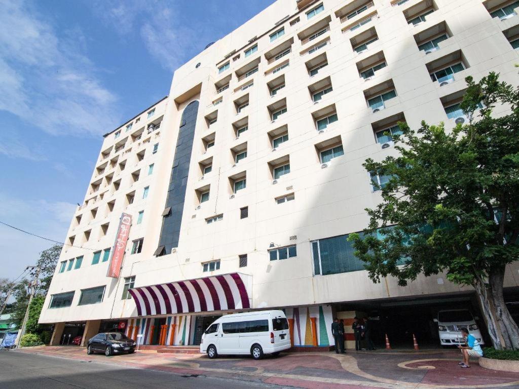 Hip Hotel Бангкок Экстерьер фото