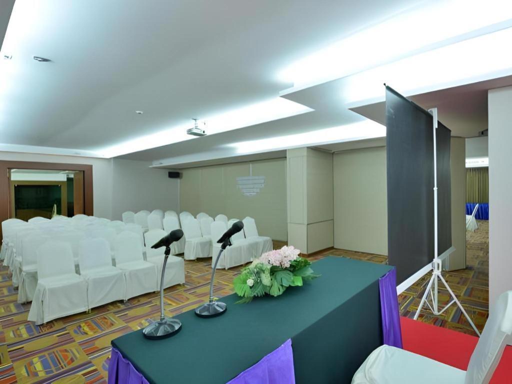 Hip Hotel Бангкок Экстерьер фото