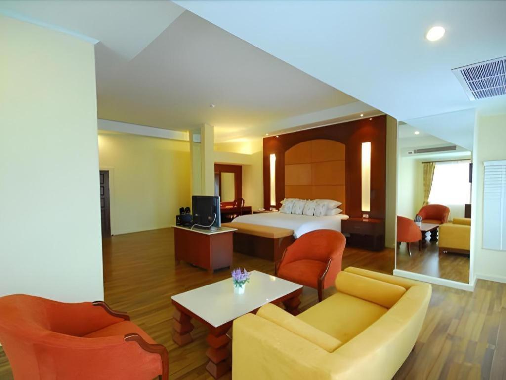 Hip Hotel Бангкок Экстерьер фото