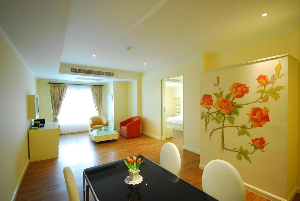 Hip Hotel Бангкок Экстерьер фото